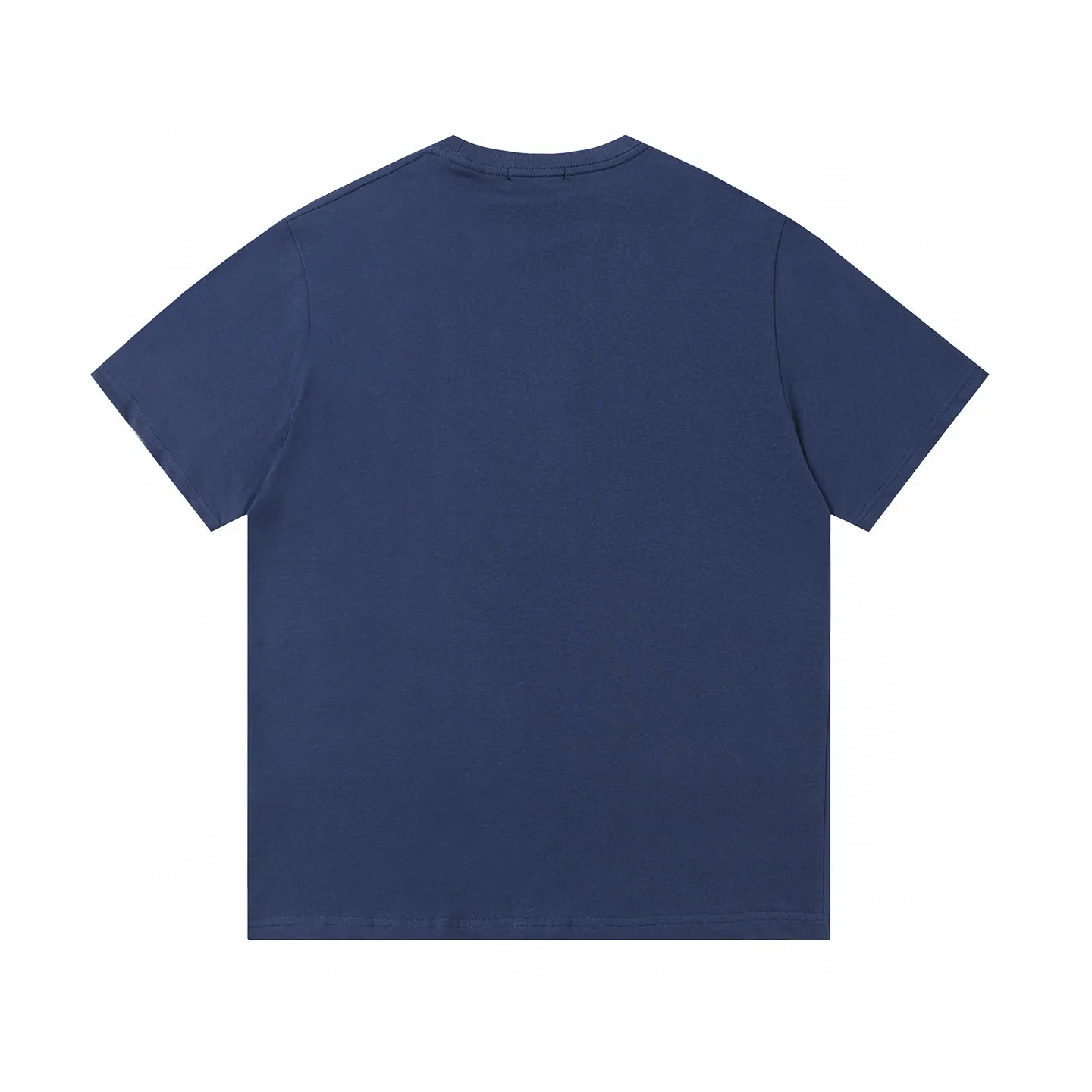 P130 Style number: 657 Ralph Lauren/Ralph Lauren 2025 new summer pure cotton 240g silicone Polo embossed round neck T-shirt. The main LOGO on the neck has a QR code mark, which can be scanned for verification. It uses 3D silicone three-dimensional English letter logo embossing to distinguish low-quality products on the market. 32 counts, 240g hydrophilic toner, 100% cotton fabric, comfortable and soft, highly breathable, focusing on high-end cost-effectiveness, needless to say good quality. Available in a variety of colors, both boys and girls can try this genderless style, giving them a yuppie tone in no time. Immerse yourself in your leisurely style, and have your own style in retro. Natural, vivid and very French romantic feelings, perfectly integrating youthful atmosphere and trend. Color: white, navy blue, light green Size: S-xL S Shoulder width 44 Bust 104 Sleeve length 23 Clothing length 72 M Shoulder width 45 Bust 108 Sleeve length 24 Clothing length 74 L Shoulder width 46 Bust 112 Sleeve length 25 Clothing length 76 xL Shoulder width 47 Bust 116 Sleeve length 26 Clothing length 78